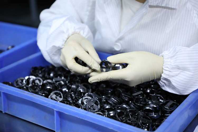 DLC类金刚石表面真空镀膜涂层与纳米金刚石台面 从碳基薄膜到超硬表面的技术演进